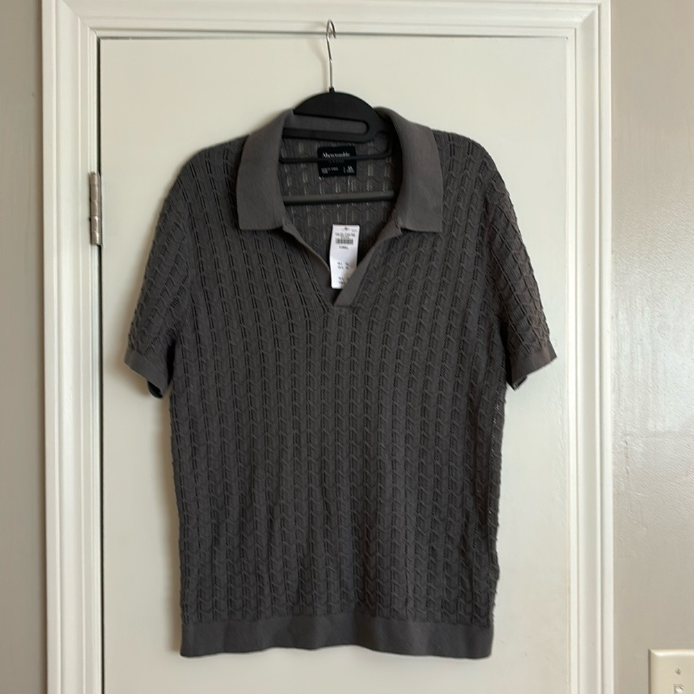 Men’s Abercrombie lightweight knit shirt in dark gray
